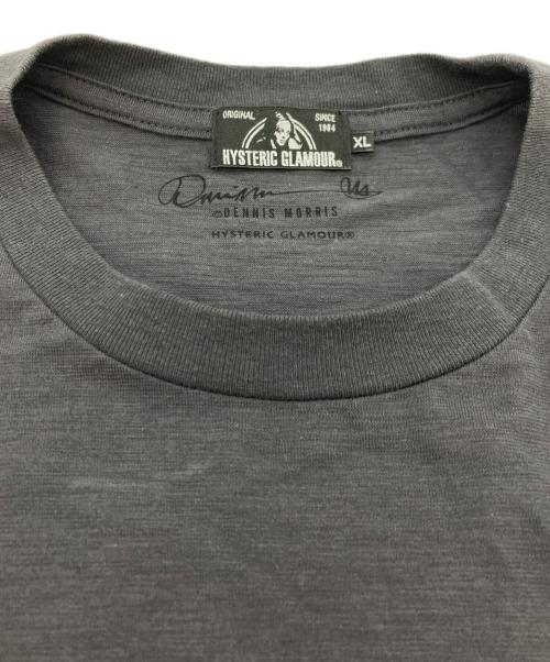 Hysteric Glamour（ヒステリックグラマー）Hysteric Glamour (ヒステリックグラマー) DENNIS MORRIS/SID 1977 Tシャツ グレー サイズ:XLの古着・服飾アイテム