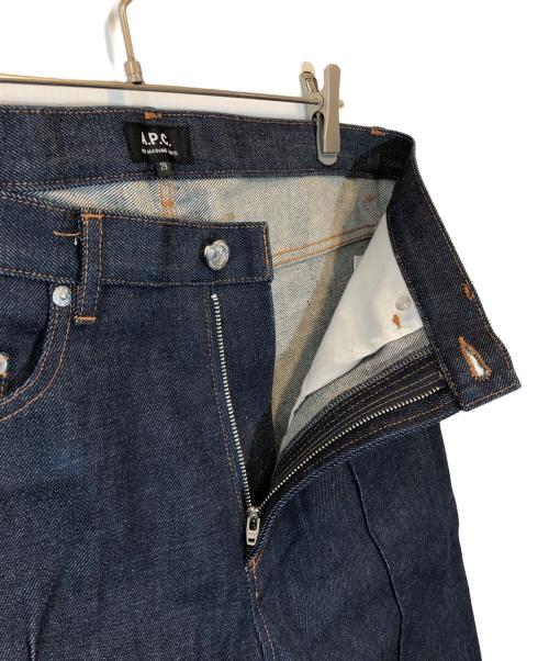 A.P.C.（アーペーセー）A.P.C. (アーペーセー) センタープレスデニムパンツ インディゴ サイズ:29の古着・服飾アイテム