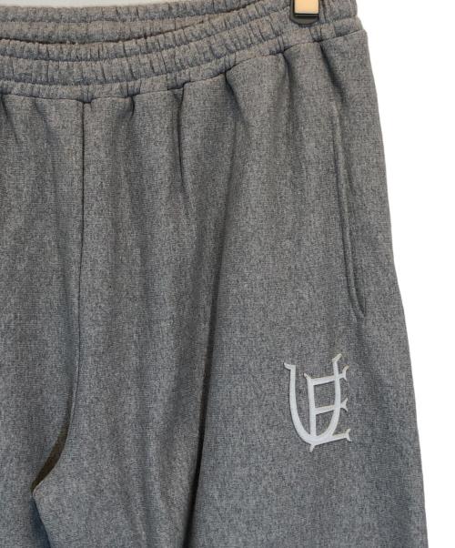 uniform experiment（ユニフォームエクスペリメント）uniform experiment (ユニフォームエクスペリメント) AUTHENTIC LOGO SWEAT グレー サイズ:SIZE Mの古着・服飾アイテム