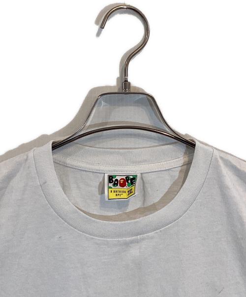 A BATHING APE（ア ベイシング エイプ）A BATHING APE (ア ベイシング エイプ) Bicolor Side Shark Tee ホワイト サイズ:SIZE 3XLの古着・服飾アイテム