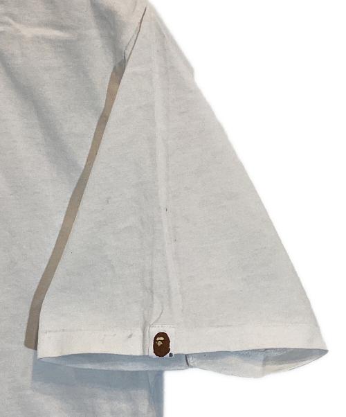 A BATHING APE（ア ベイシング エイプ）A BATHING APE (ア ベイシング エイプ) Bicolor Side Shark Tee ホワイト サイズ:SIZE 3XLの古着・服飾アイテム
