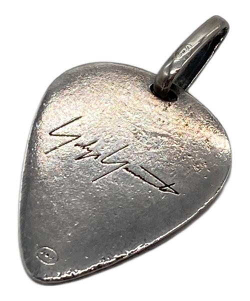 GOTHIC YOHJI YAMAMOTO（ゴシックヨウジヤマモト）GOTHIC YOHJI YAMAMOTO (ゴシックヨウジヤマモト) ギターピックペンダント シルバー サイズ:下記参照の古着・服飾アイテム