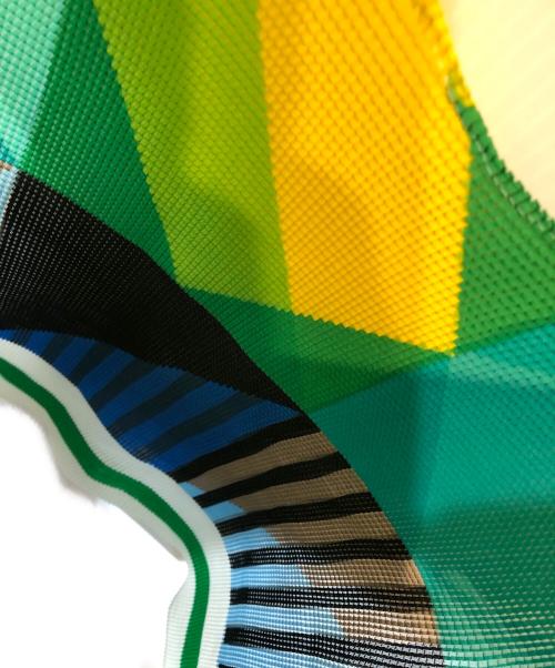 me ISSEY MIYAKE（ミーイッセイ ミヤケ）me ISSEY MIYAKE (ミーイッセイ ミヤケ) ノースリーブプリーツカットソー グリーン サイズ:表記なしの古着・服飾アイテム