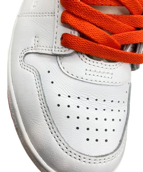 NIKE（ナイキ）NIKE (ナイキ) スニーカー ホワイト×オレンジ サイズ:SIZE US 8.5の古着・服飾アイテム
