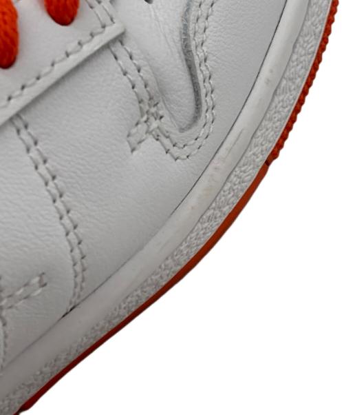 NIKE（ナイキ）NIKE (ナイキ) スニーカー ホワイト×オレンジ サイズ:SIZE US 8.5の古着・服飾アイテム