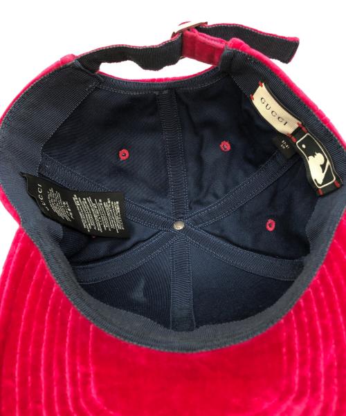 GUCCI（グッチ）GUCCI (グッチ) MLB (エムエルビー) ベロアヤンキースキャップ ショッキングピンク サイズ:SIZE 57-61の古着・服飾アイテム
