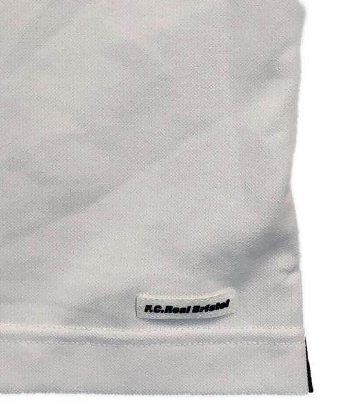 F.C.R.B.（エフシーレアルブリストル）F.C.R.B. (エフシーレアルブリストル) ロゴTシャツ ホワイト サイズ:SIZE XLの古着・服飾アイテム