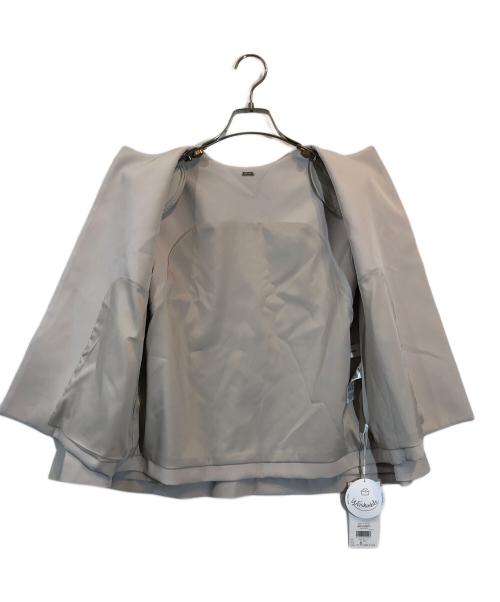 Mila Owen（ミラオーウェン）Mila Owen (ミラオーウェン) マントフレアジャケット ベージュ サイズ:０ 未使用品の古着・服飾アイテム