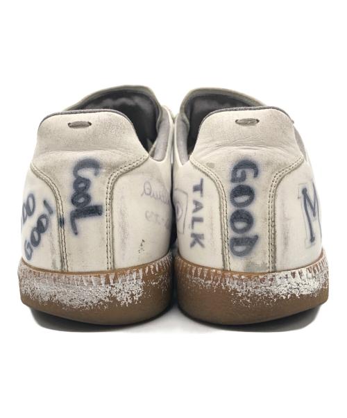 Maison Margiela（メゾンマルジェラ）Maison Margiela (メゾンマルジェラ) 落書きジャーマントレーナー ホワイト サイズ:42 1/2の古着・服飾アイテム