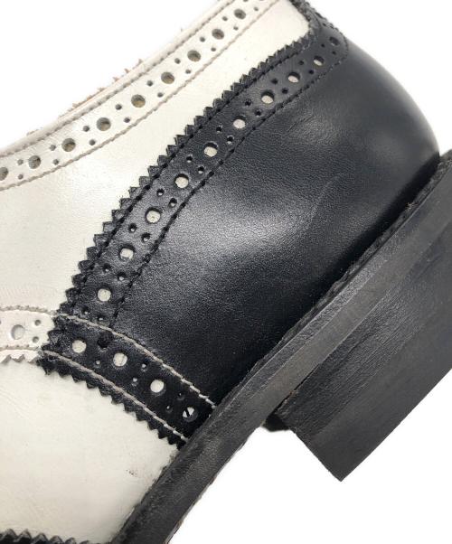Tricker's（トリッカーズ）Tricker's (トリッカーズ) ウィングチップシューズ ホワイト×ブラック サイズ:6.4.の古着・服飾アイテム