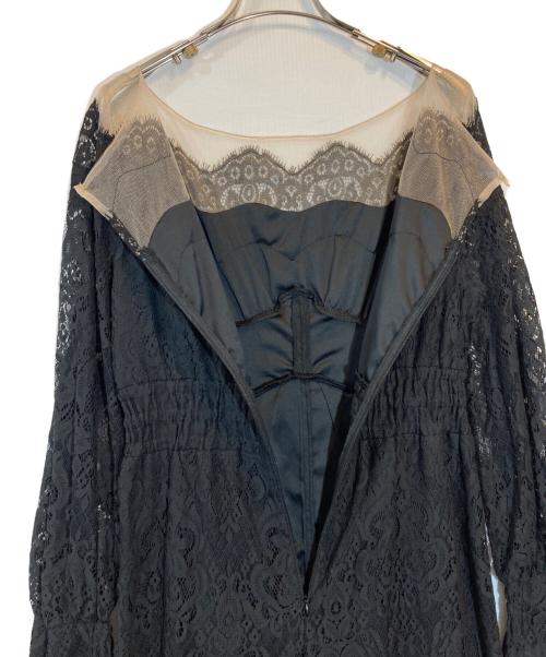 Ameri（アメリ）AMERI (アメリ) OFF SHOULDER LACE LIKE ROMPERS ブラック サイズ:SIZE M 未使用品の古着・服飾アイテム