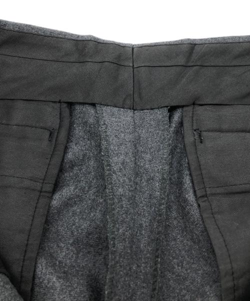 COMME des GARCONS HOMME（コムデギャルソン オム）COMME des GARCONS HOMME (コムデギャルソン オム) ウール2タックスラックスパンツ グレー サイズ:Sの古着・服飾アイテム