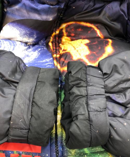 SUPREME（シュプリーム）Supreme (シュプリーム) UNDERCOVER (アンダーカバー) Public Enemy Puffy Jacket ネイビー サイズ:SMALLの古着・服飾アイテム