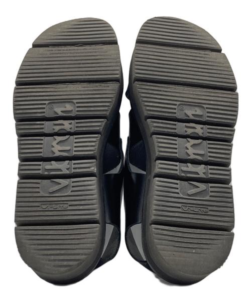 toshinosuke takegahara（トシノスケ タケガハラ）TOSHINOSUKE TAKEGAHARA (トシノスケ タケガハラ) SS BELT SANDALS ブラック サイズ:全長24.5cmの古着・服飾アイテム