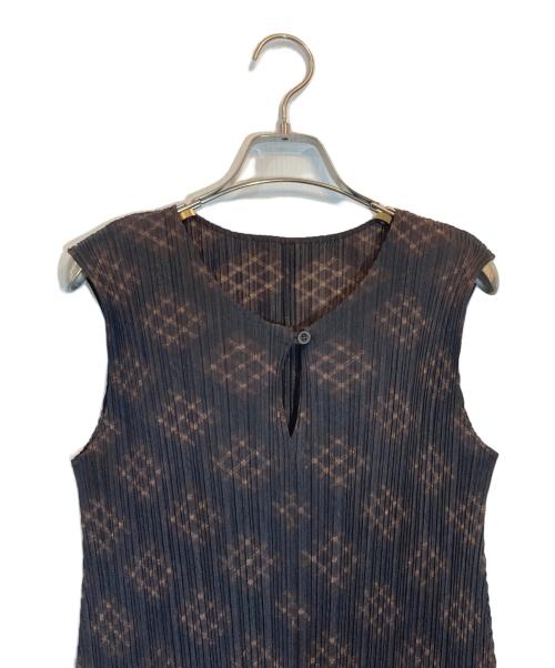 PLEATS PLEASE（プリーツプリーズ）PLEATS PLEASE (プリーツプリーズ) バイアスチェックプリーツノースリーブワンピース ブラウン サイズ:SIZE 2の古着・服飾アイテム