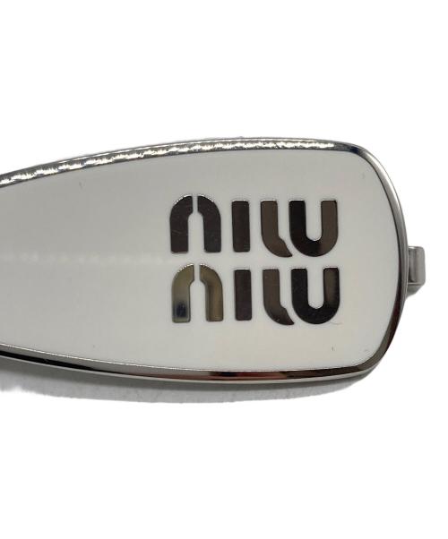 MIU MIU（ミュウミュウ）MIU MIU (ミュウミュウ) バレッタ ヘアピン ホワイト×シルバー サイズ:下記参照の古着・服飾アイテム