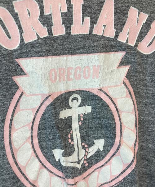 RUSSELL ATHLETIC（ラッセルアスレチック）RUSSELL ATHLETIC (ラッセルアスレチック) PORTLAND プリントTシャツ グレー サイズ:Mの古着・服飾アイテム