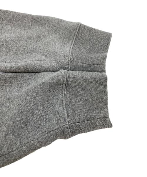 maison kitsune（メゾンキツネ）maison kitsune (メゾンキツネ) ボールド フォックスヘッド パッチ コンフォート スウェットシャツ グレー サイズ:SIZE Lの古着・服飾アイテム