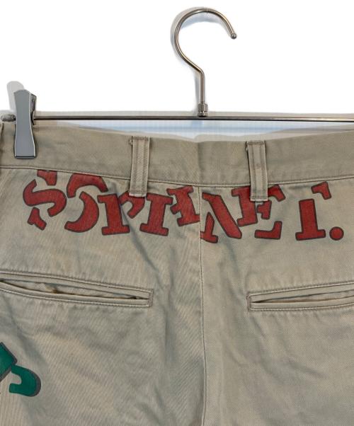 SOPHNET.（ソフネット）SOPHNET. (ソフネット) SIMON TAYLOR: LOGO CHINO PANTS ベージュ サイズ:SIZE Sの古着・服飾アイテム