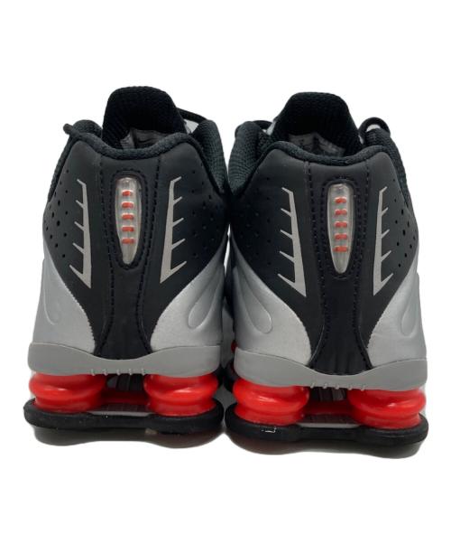 NIKE（ナイキ）NIKE (ナイキ) Shox R4 シルバー サイズ:SIZE US 9の古着・服飾アイテム