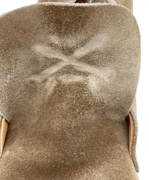Crockett & Jones（クロケット＆ジョーンズ）Crockett & Jones (クロケット＆ジョーンズ) BEAMS F (ビームスエフ) BAYSWATER スウェードチャッカブーツ ベージュ サイズ:SIZE 7.5の古着・服飾アイテム
