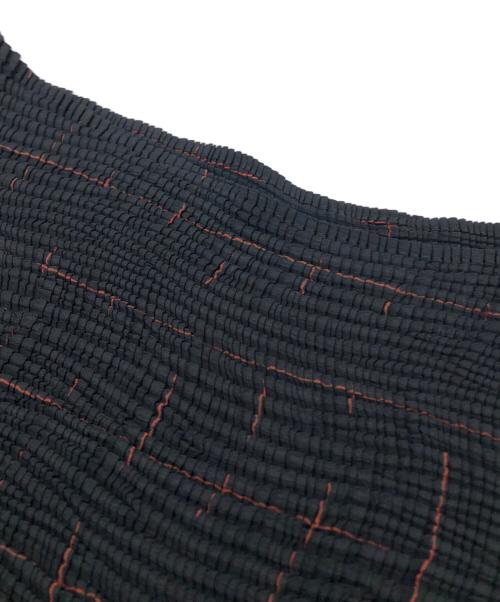 ISSEY MIYAKE WHITE LABEL（イッセイミヤケホワイトレーベル）ISSEY MIYAKE WHITE LABEL (イッセイミヤケホワイトレーベル) プリーツカットソー ブラック サイズ:SIZE 2の古着・服飾アイテム