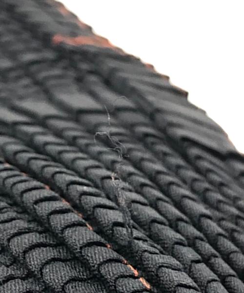 ISSEY MIYAKE WHITE LABEL（イッセイミヤケホワイトレーベル）ISSEY MIYAKE WHITE LABEL (イッセイミヤケホワイトレーベル) プリーツカットソー ブラック サイズ:SIZE 2の古着・服飾アイテム