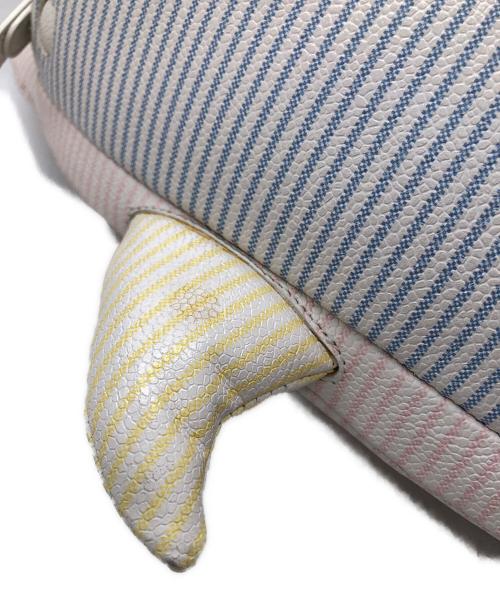 Thom Browne（トムブラウン）Thom Browne (トムブラウン) MINI DOLPHIN PASTEL STRIPED LEATHER CROSSBODY BAG ホワイトの古着・服飾アイテム