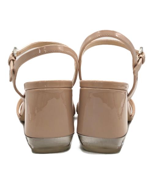 PRADA（プラダ）PRADA (プラダ) エナメルサンダル ベージュ サイズ:35 1/2の古着・服飾アイテム