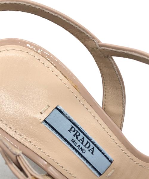 PRADA（プラダ）PRADA (プラダ) エナメルサンダル ベージュ サイズ:35 1/2の古着・服飾アイテム
