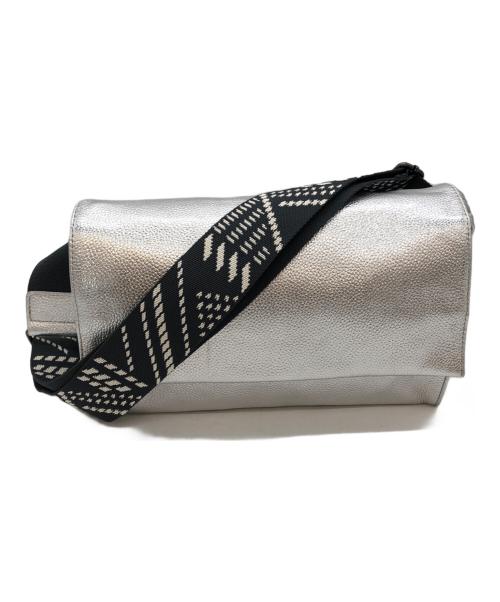 ear PAPILLONNER（イアパピヨネ）ear PAPILLONNER (イアパピヨネ) ワイドテープショルダーバッグ シルバー サイズ:下記参照の古着・服飾アイテム