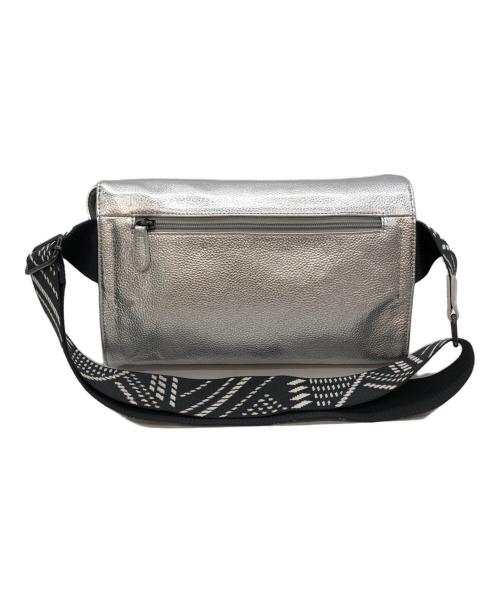 ear PAPILLONNER（イアパピヨネ）ear PAPILLONNER (イアパピヨネ) ワイドテープショルダーバッグ シルバー サイズ:下記参照の古着・服飾アイテム