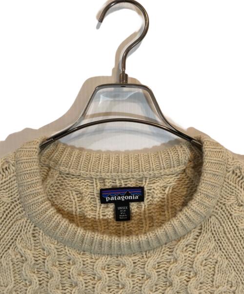 Patagonia（パタゴニア）Patagonia (パタゴニア) リサイクル・ウールブレンド・ケーブルニット・クルーネック・セーター ベージュ サイズ:SIZE Mの古着・服飾アイテム
