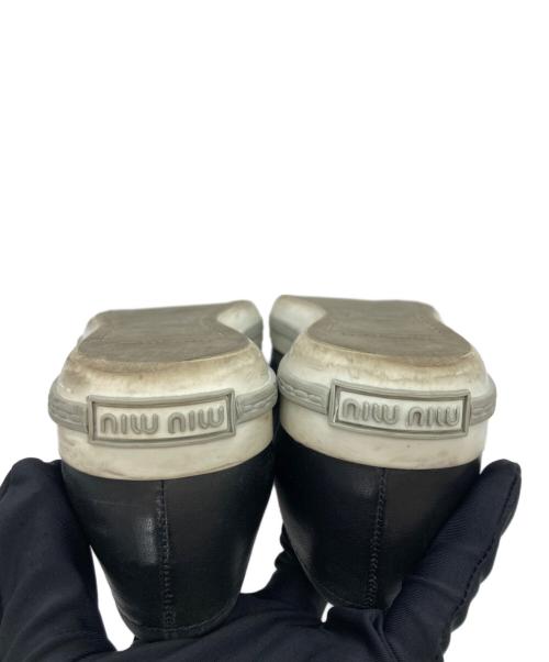 MIU MIU（ミュウミュウ）MIU MIU (ミュウミュウ) ローカットスニーカー ブラック サイズ:SIZE 36 1/2の古着・服飾アイテム