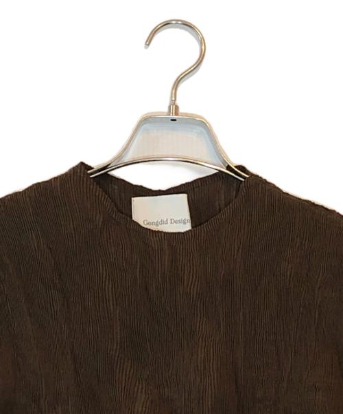 GONGDID DESIGN（ゴンディッドデザイン）GONGDID DESIGN (ゴンディッドデザイン) プリーツ半袖カットソー ブラウン サイズ:下記参照の古着・服飾アイテム