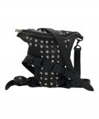 Yasuyuki Ishiiヤスユキイシイ）の古着「スタッズ付き黒レザーボディバッグ」｜ブラック