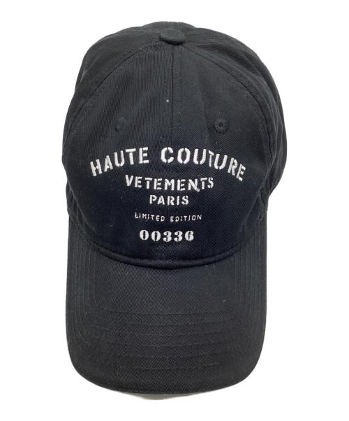 VETEMENTS（ヴェトモン）VETEMENTS (ヴェトモン) メゾンクチュール刺繍キャップ ブラックの古着・服飾アイテム