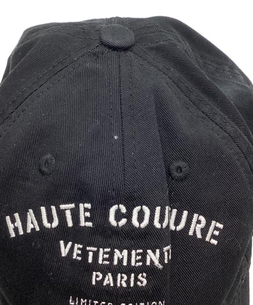 VETEMENTS（ヴェトモン）VETEMENTS (ヴェトモン) メゾンクチュール刺繍キャップ ブラックの古着・服飾アイテム