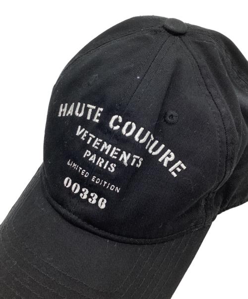 VETEMENTS（ヴェトモン）VETEMENTS (ヴェトモン) メゾンクチュール刺繍キャップ ブラックの古着・服飾アイテム