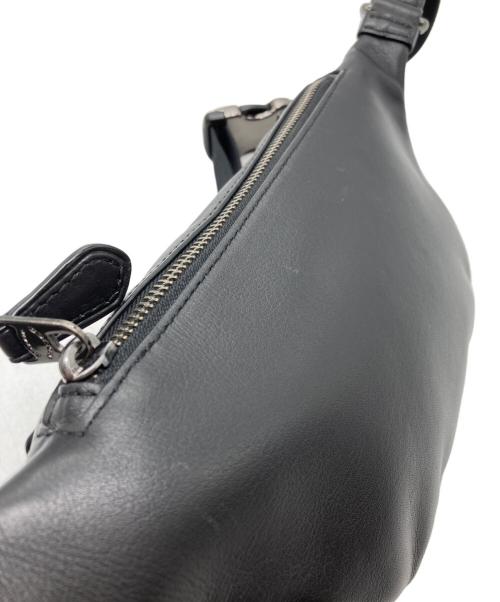 COACH（コーチ）COACH (コーチ) シグネチャーボディバッグ ブラックの古着・服飾アイテム