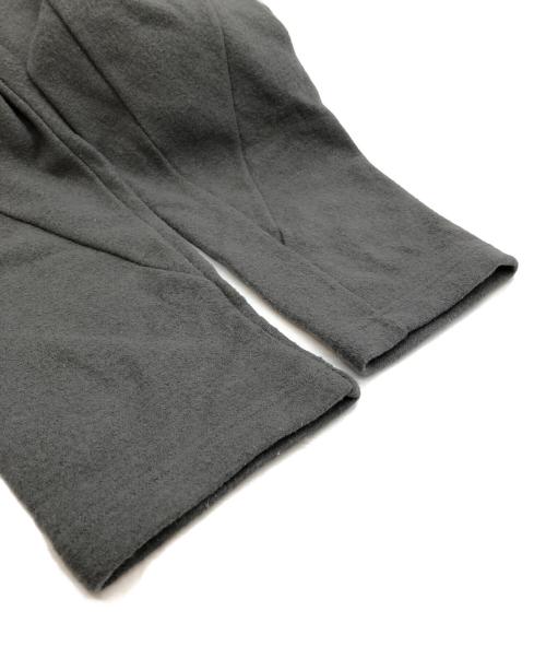 ISAMU KATAYAMA BACKLASH（イサムカタヤマ・バックラッシュ）ISAMU KATAYAMA BACKLASH (イサムカタヤマ・バックラッシュ) SOFT SMOOTH 縮絨ウール イージーパンツ グレー サイズ:SIZE Lの古着・服飾アイテム