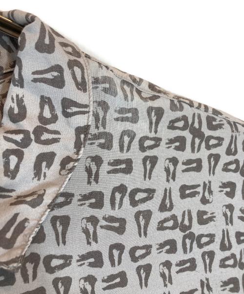 TIGHTBOOTH PRODUCTION（タイトブースプロダクション）TIGHTBOOTH PRODUCTION (タイトブースプロダクション) 総柄シャツ グレー サイズ:Lの古着・服飾アイテム