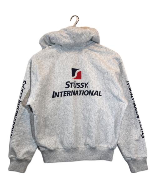 stussy（ステューシー）stussy (ステューシー) STUSSY INTERNATIONAL ZIP HOODIE グレー サイズ:Mの古着・服飾アイテム
