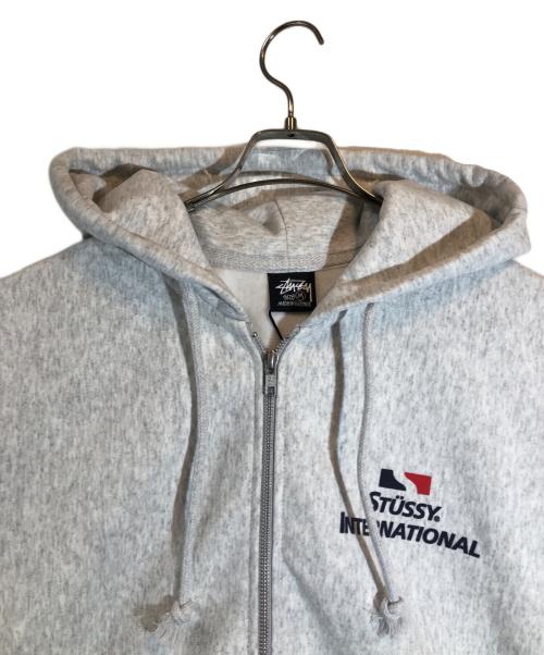stussy（ステューシー）stussy (ステューシー) STUSSY INTERNATIONAL ZIP HOODIE グレー サイズ:Mの古着・服飾アイテム