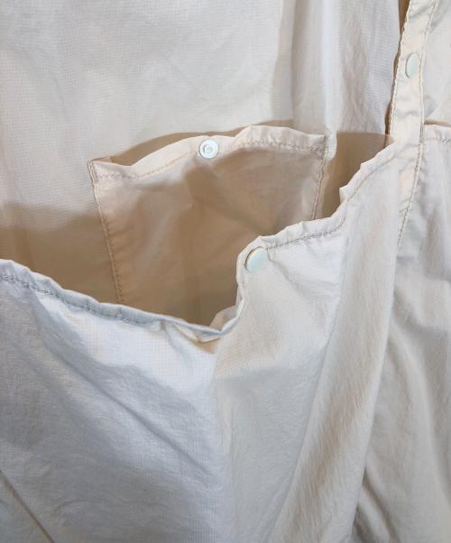 ENDS and MEANS（エンズアンド ミーンズ）ENDS AND MEANS (エンズアンド ミーンズ) ナイロンシャツ ベージュ サイズ:XLARGEの古着・服飾アイテム