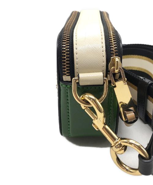 MARC JACOBS（マークジェイコブス）MARC JACOBS (マークジェイコブズ) スナップショットショルダーバッグ ベージュ×グリーンの古着・服飾アイテム