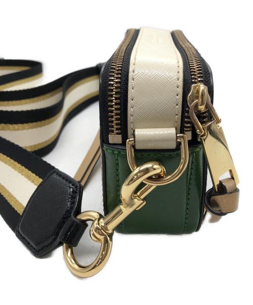 MARC JACOBS（マークジェイコブス）MARC JACOBS (マークジェイコブズ) スナップショットショルダーバッグ ベージュ×グリーンの古着・服飾アイテム