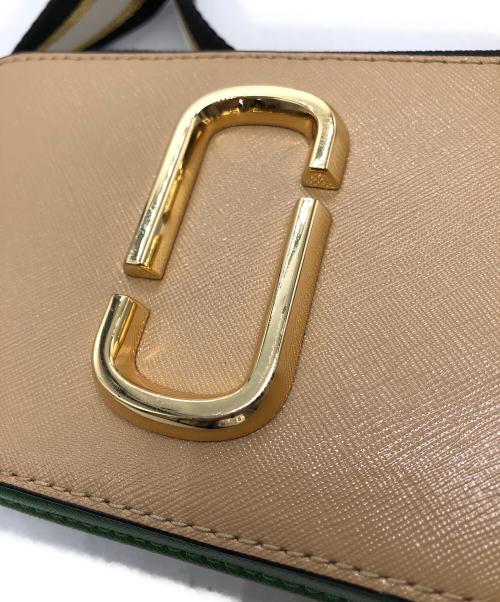 MARC JACOBS（マークジェイコブス）MARC JACOBS (マークジェイコブズ) スナップショットショルダーバッグ ベージュ×グリーンの古着・服飾アイテム