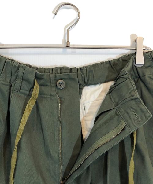 is-ness（イズネス）is-ness (イズネス) BALLOON EZ PANTS オリーブ サイズ:SIZE Mの古着・服飾アイテム