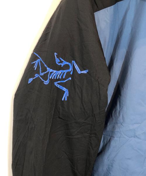 ARC'TERYX（アークテリクス）ARC'TERYX (アークテリクス) 別注Atom LT Hoody（アトム LT フーディー ） ブルー×ブラック サイズ:M 未使用品の古着・服飾アイテム